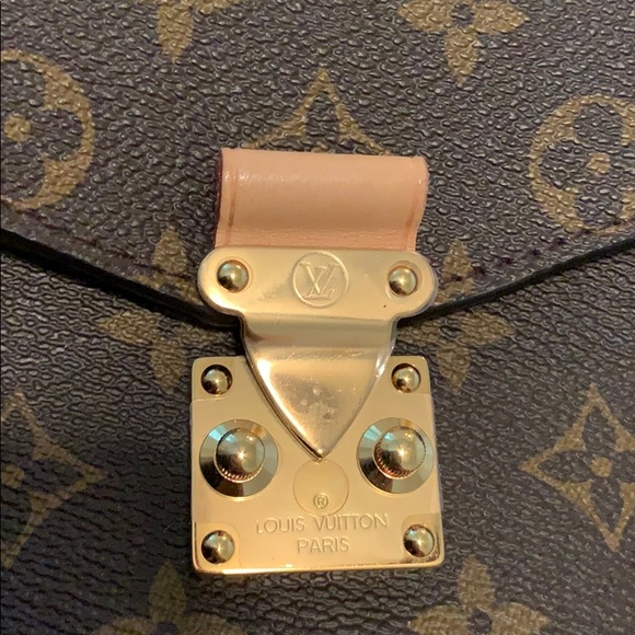 $1750 Louis Vuitton Pochette Métis with Twilly - Picture 6 of 8